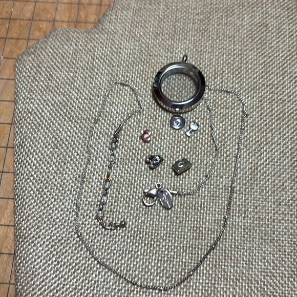 Origami Owl Silver Tone  Necklace 5 Floating Crystal Enamel Charms Locket 17.5”L - Picture 8 of 13